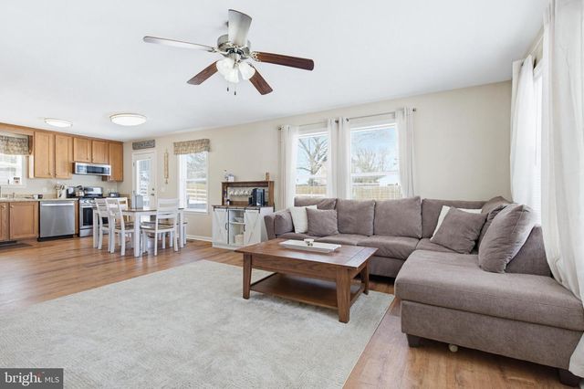 222 COCHRAN ST, Cochranville, PA 19330