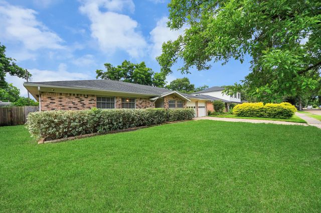 5815 Effingham Drive, Houston, TX 77035