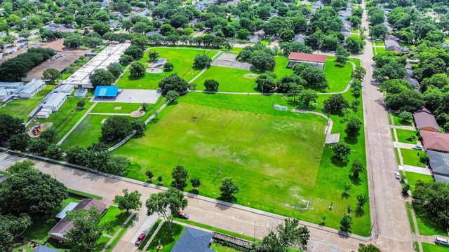 5815 Effingham Drive, Houston, TX 77035