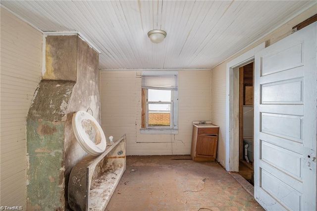 1053 N Scales Street, Reidsville, NC 27320