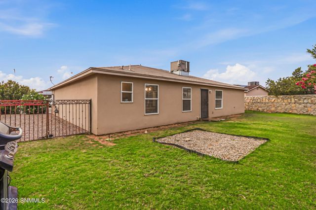 5722 Pecan Lane, Las Cruces, NM 88011