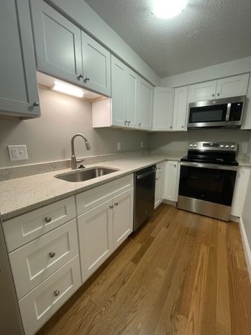 1371 Mendon Road 25, Woonsocket, RI 02895