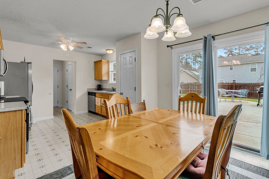 Image 10 of property listing at 112 Avoncliff Court, Summerville, SC 29483