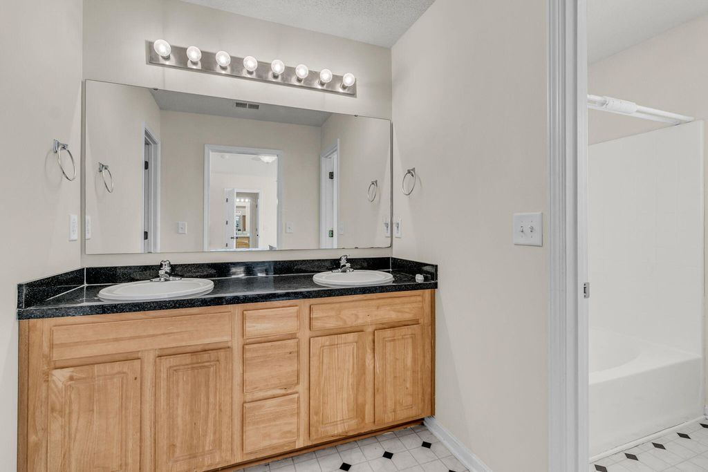 Image 19 of property listing at 112 Avoncliff Court, Summerville, SC 29483