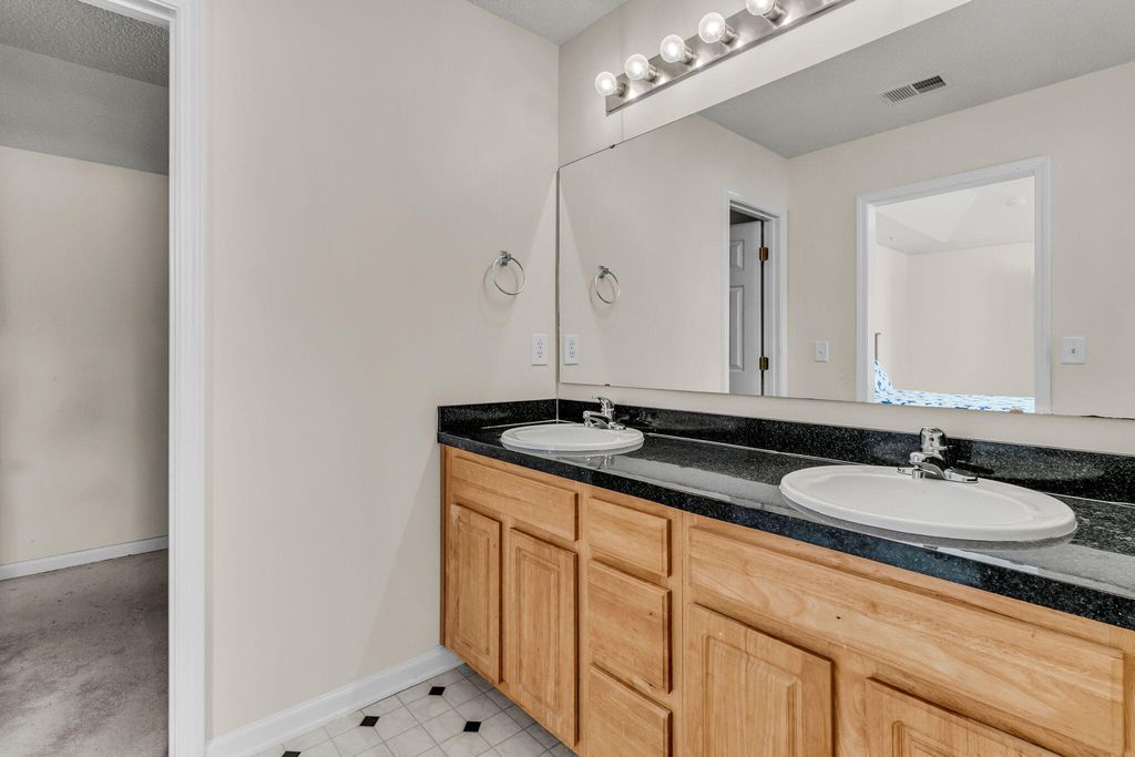 Image 20 of property listing at 112 Avoncliff Court, Summerville, SC 29483