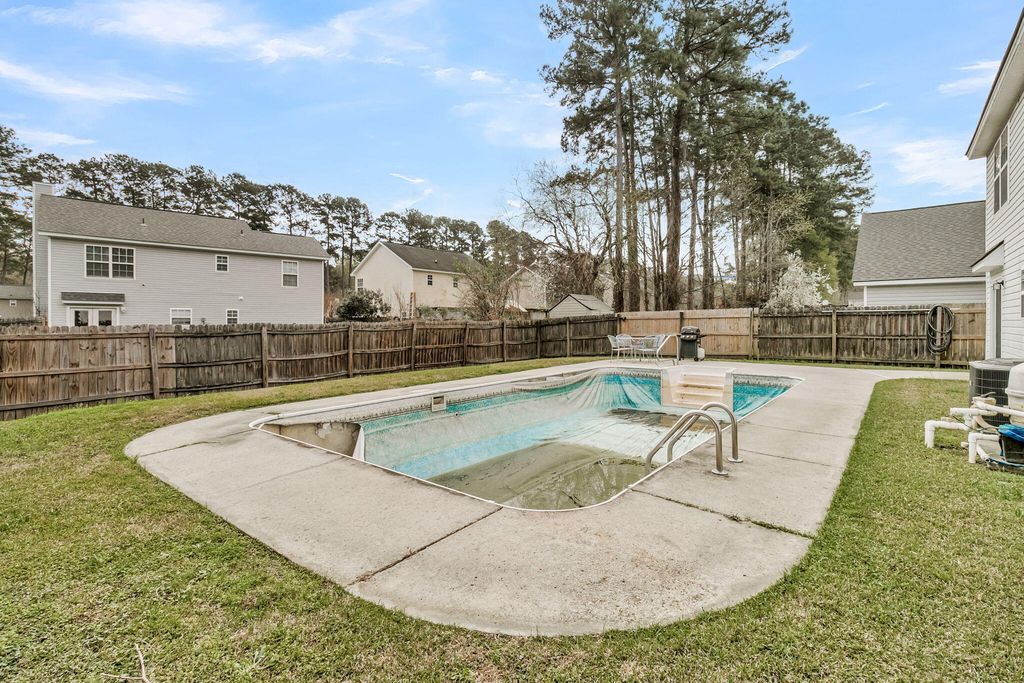Image 27 of property listing at 112 Avoncliff Court, Summerville, SC 29483