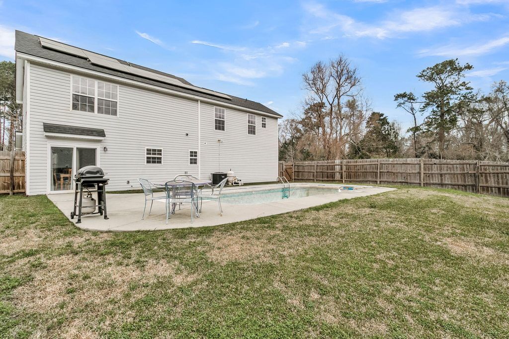 Image 28 of property listing at 112 Avoncliff Court, Summerville, SC 29483