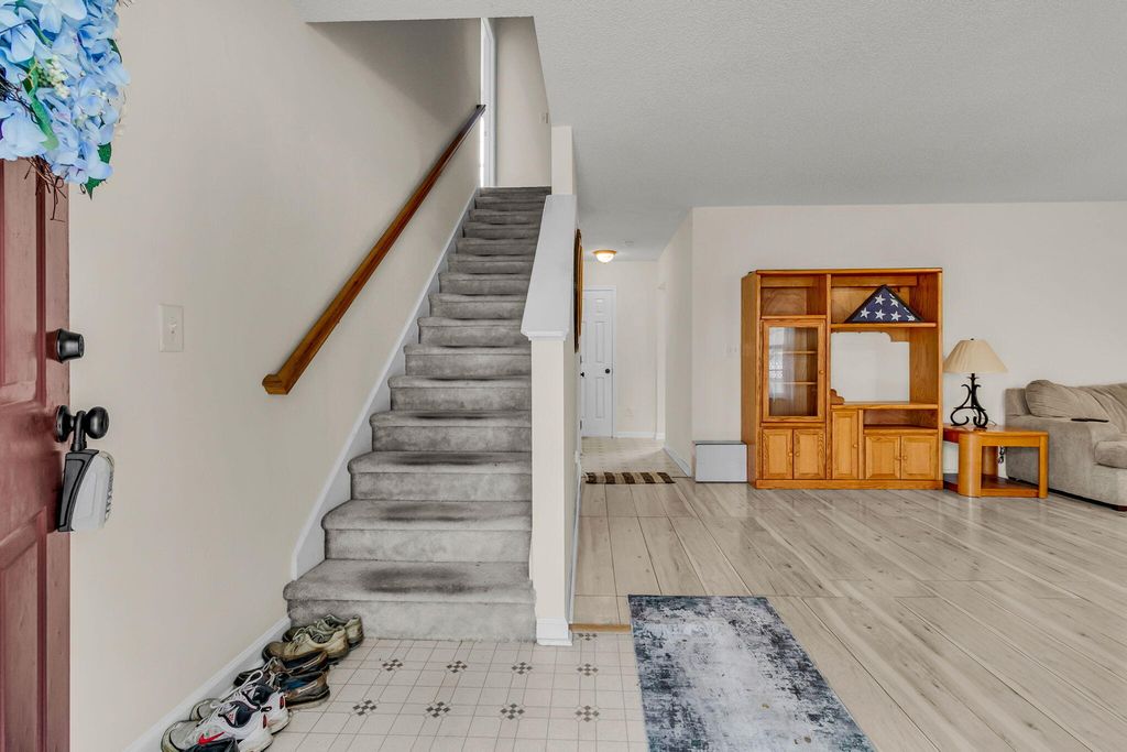 Image 4 of property listing at 112 Avoncliff Court, Summerville, SC 29483