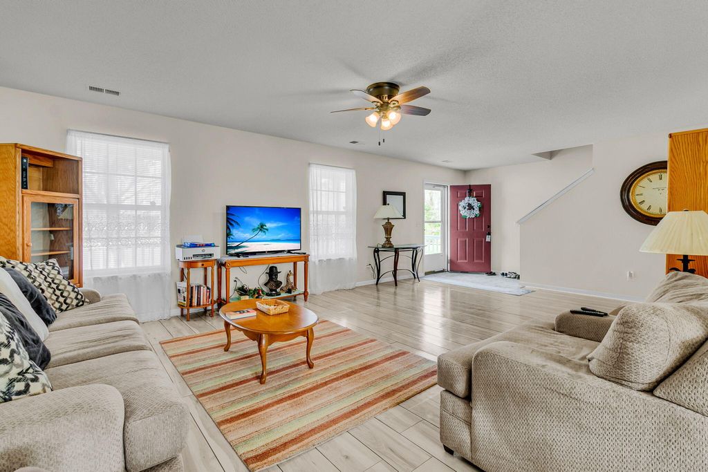 Image 7 of property listing at 112 Avoncliff Court, Summerville, SC 29483