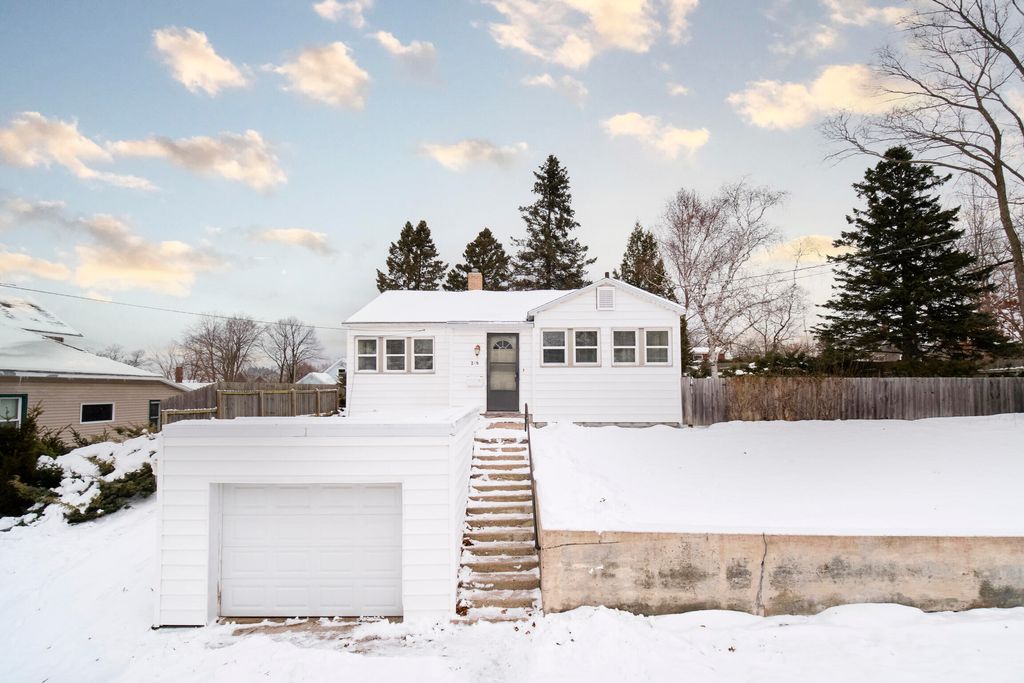 216 1st Avenue, Manistee, MI 49660