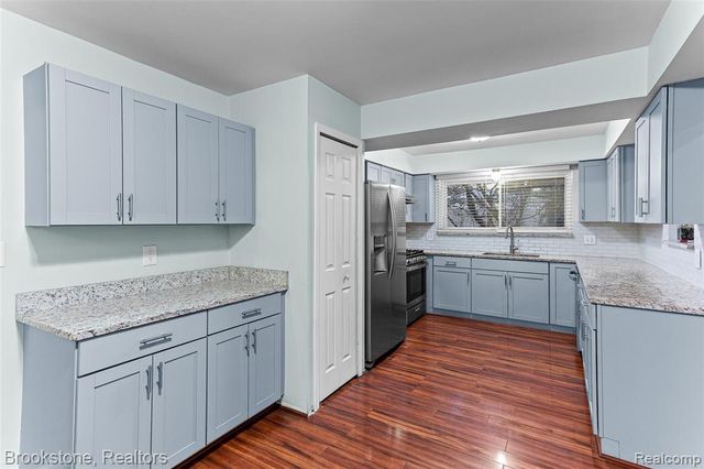 37643 Douglas Court, Sterling Heights, MI 48310