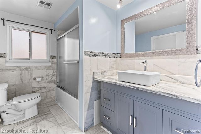 37643 Douglas Court, Sterling Heights, MI 48310