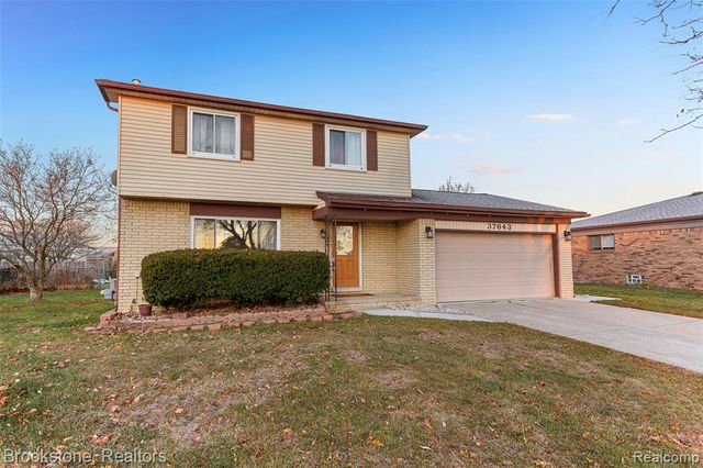 37643 Douglas Court, Sterling Heights, MI 48310