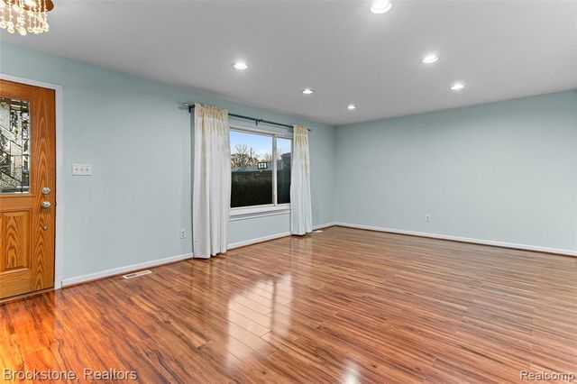 37643 Douglas Court, Sterling Heights, MI 48310