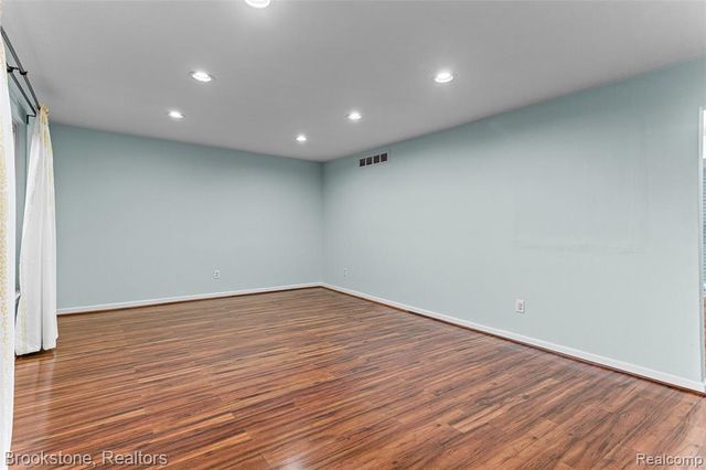 37643 Douglas Court, Sterling Heights, MI 48310