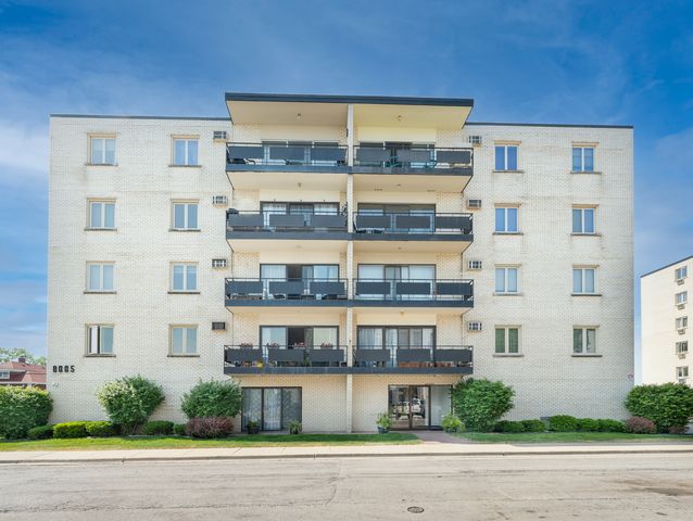 8005 W OConnor Drive 4E, River Grove, IL 60171