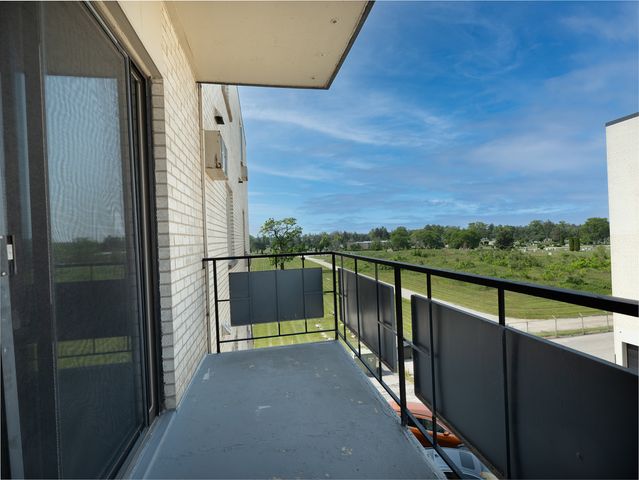 8005 W OConnor Drive 4E, River Grove, IL 60171