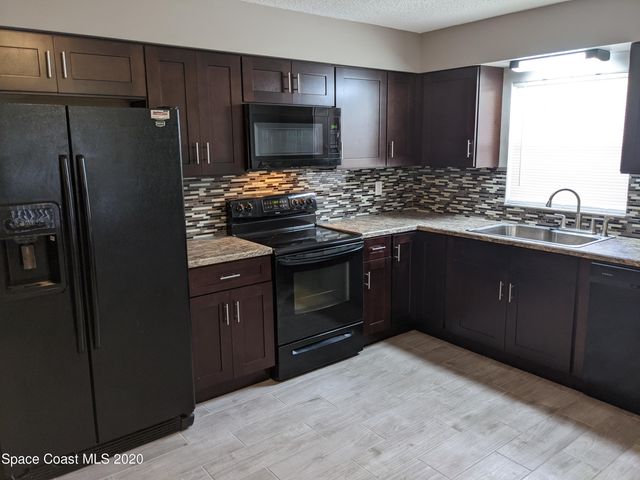 152 E Towne Place, Titusville, FL 32796