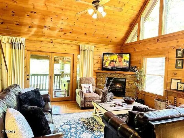 749 Yona Trail Way, Gatlinburg, TN 37738