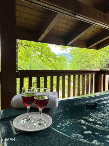 749 Yona Trail Way, Gatlinburg, TN 37738