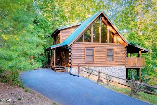 749 Yona Trail Way, Gatlinburg, TN 37738