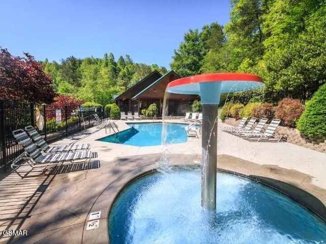 749 Yona Trail Way, Gatlinburg, TN 37738