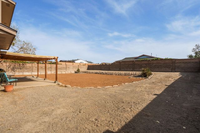 2548 Twin Buttes Drive NE, Rio Rancho, NM 87144