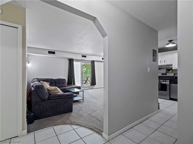 3675 Clague Road 316, North Olmsted, OH 44070