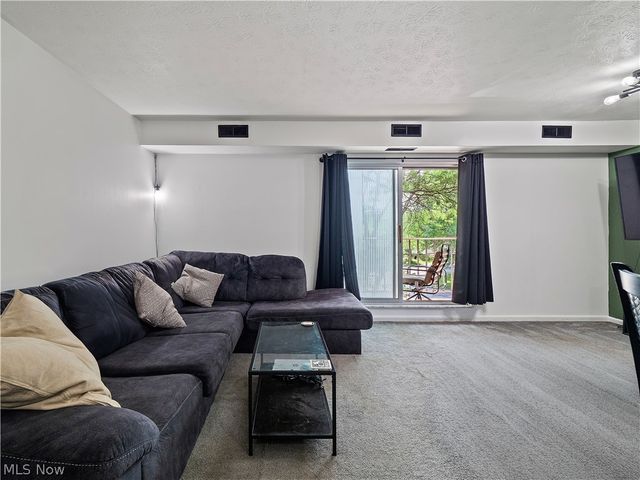 3675 Clague Road 316, North Olmsted, OH 44070