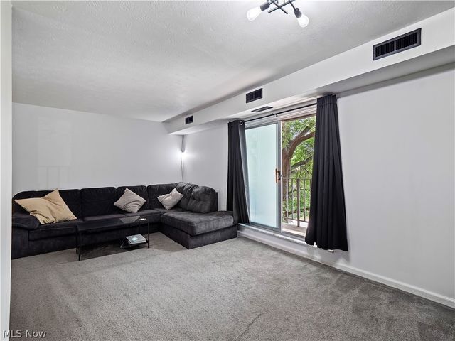 3675 Clague Road 316, North Olmsted, OH 44070
