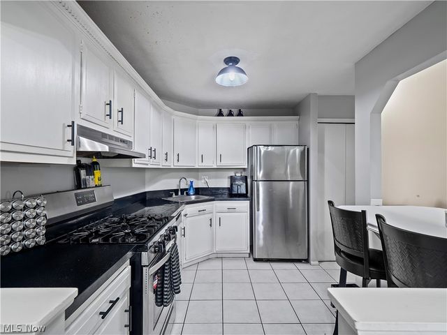 3675 Clague Road 316, North Olmsted, OH 44070
