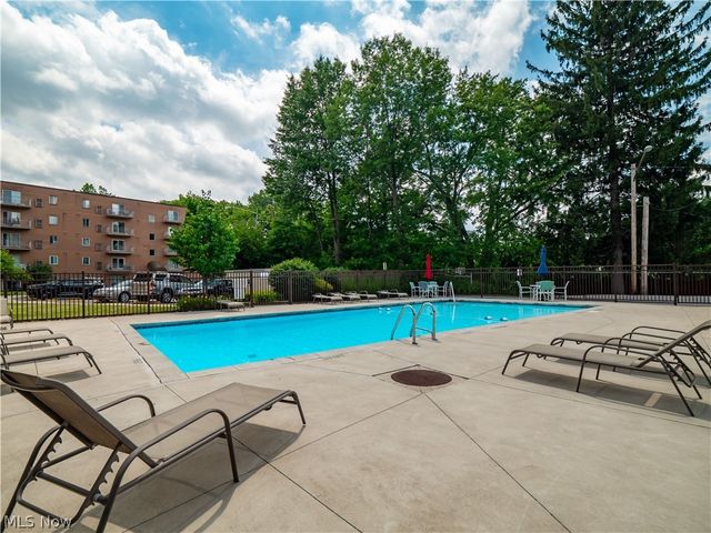 3675 Clague Road 316, North Olmsted, OH 44070