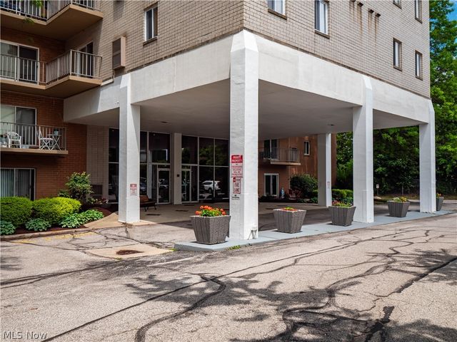 3675 Clague Road 316, North Olmsted, OH 44070