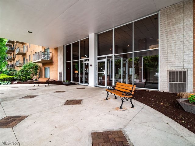 3675 Clague Road 316, North Olmsted, OH 44070