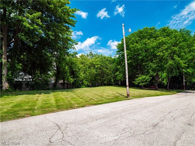 3675 Clague Road 316, North Olmsted, OH 44070