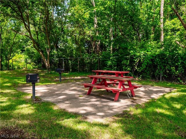3675 Clague Road 316, North Olmsted, OH 44070
