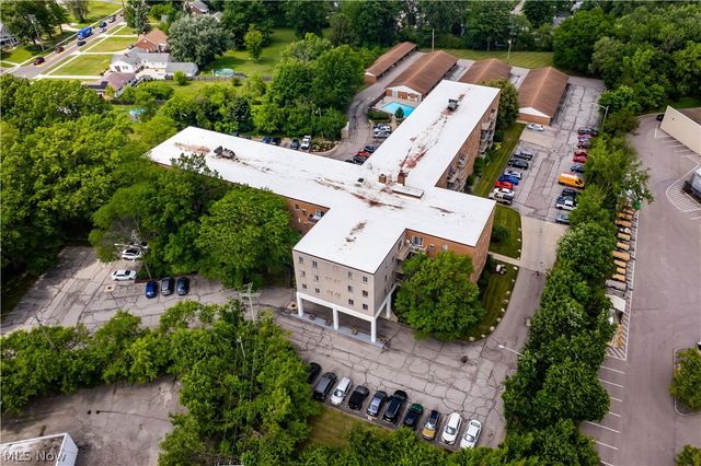 3675 Clague Road 316, North Olmsted, OH 44070
