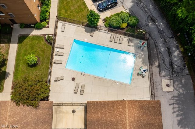 3675 Clague Road 316, North Olmsted, OH 44070
