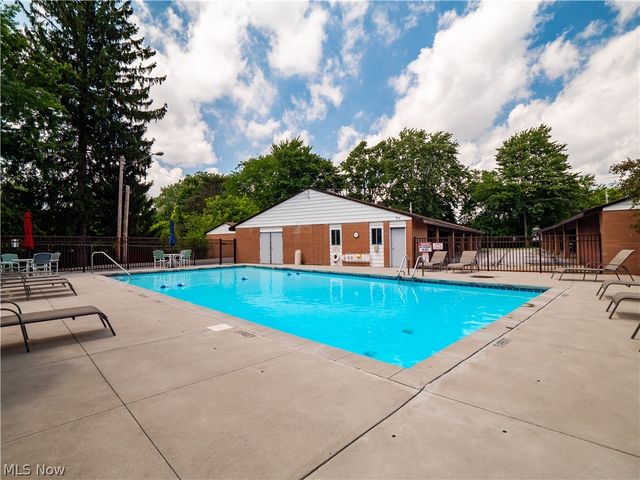 3675 Clague Road 316, North Olmsted, OH 44070