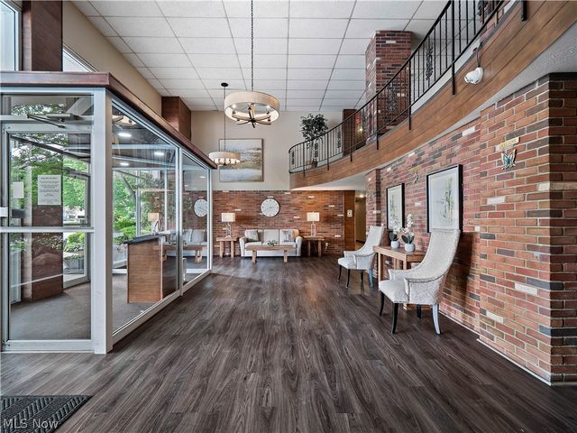 3675 Clague Road 316, North Olmsted, OH 44070