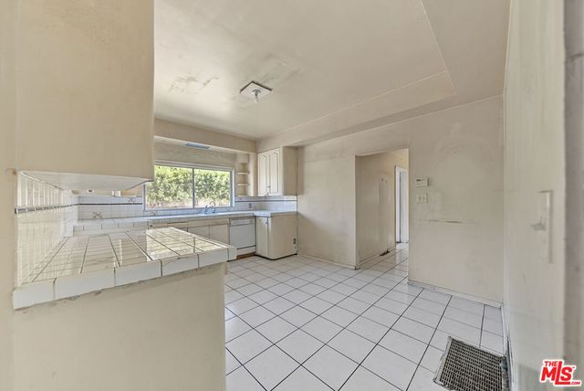 154 S Hobart Boulevard, Los Angeles, CA 90004