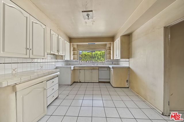 154 S Hobart Boulevard, Los Angeles, CA 90004