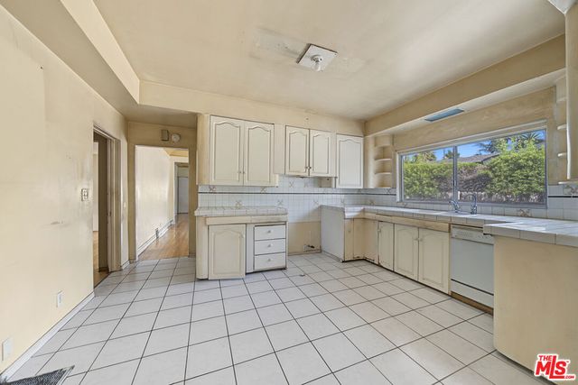 154 S Hobart Boulevard, Los Angeles, CA 90004