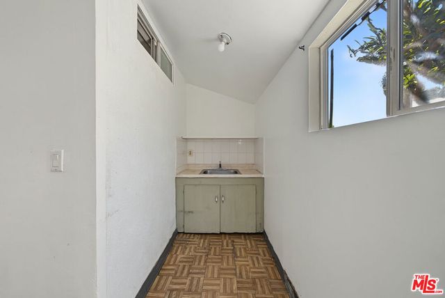 154 S Hobart Boulevard, Los Angeles, CA 90004
