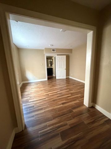 1901 Brun Street D, Houston, TX 77019