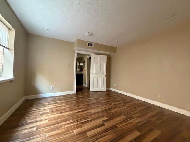 1901 Brun Street D, Houston, TX 77019