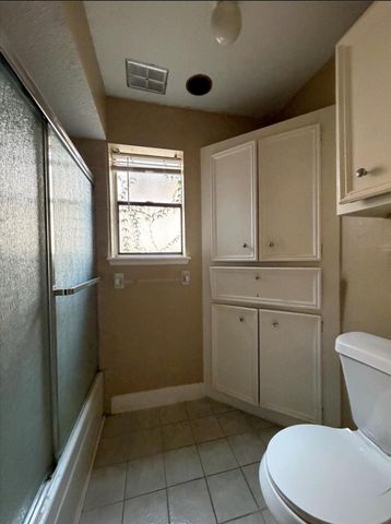 1901 Brun Street D, Houston, TX 77019