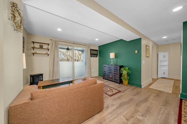 1401 Great Pond Rd 3, North Andover, MA 01845