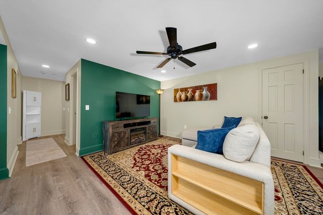 1401 Great Pond Rd 3, North Andover, MA 01845