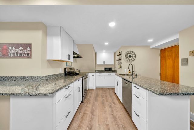 1401 Great Pond Rd 3, North Andover, MA 01845